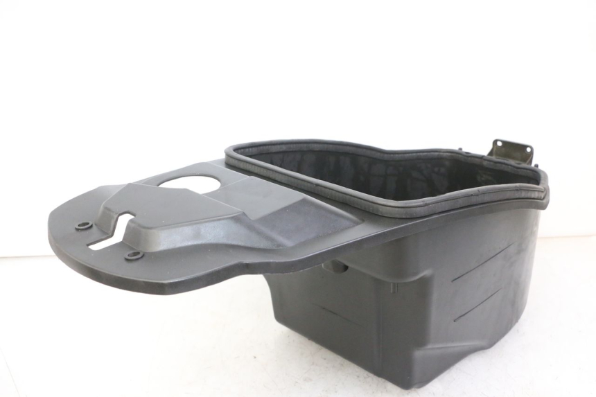 photo de UNDERSEAT STORAGE SYM FIDDLE 125 (2008 - 2010) - Fixing points details