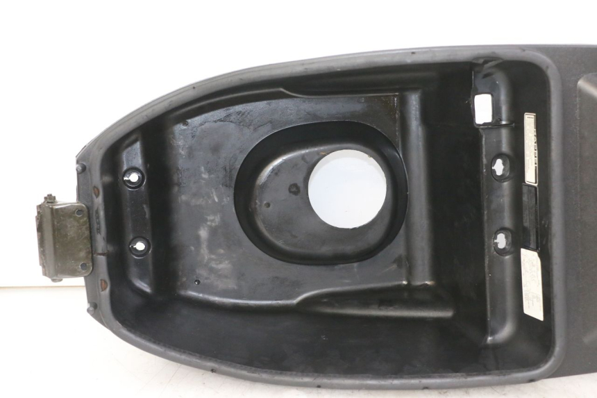 photo de UNDERSEAT STORAGE SYM FIDDLE 125 (2008 - 2010) - Surface and material condition