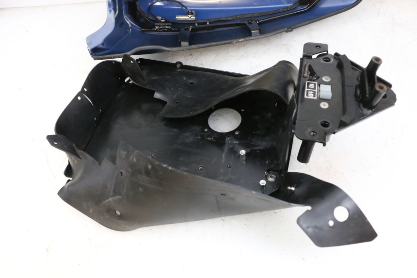 photo de SEAT STORAGE BOX YAMAHA FJR ABS 1300 (2006 - 2012) - Component detail