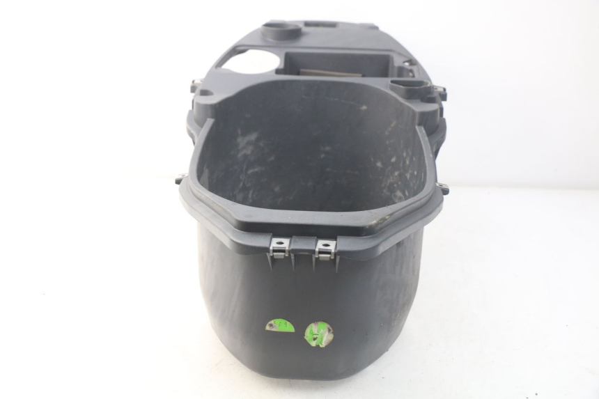photo de UNDERSEAT STORAGE PIAGGIO FLY 2T 50 (2004 - 2017) - Alternative perspective