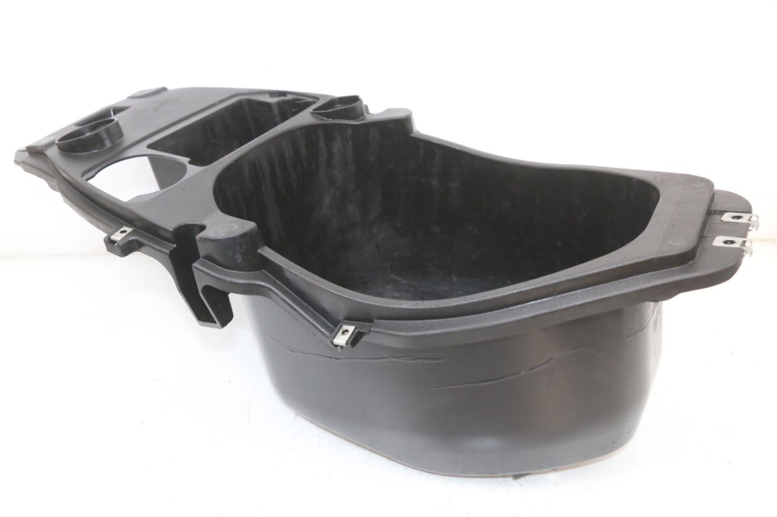 photo de UNDERSEAT STORAGE PIAGGIO FLY 2T 50 (2004 - 2017) - Zoom on usage condition