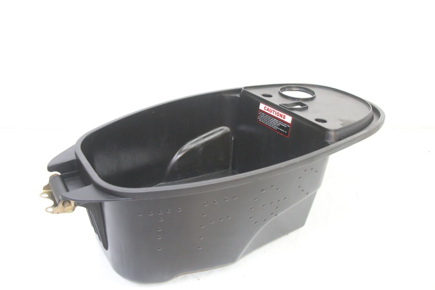 photo de SEAT BOX VENESI FLY RETRO 4T 50 (2020 - 2025) - Zoom on usage condition