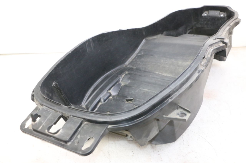 photo de UNDERSEAT STORAGE HONDA FORZA ABS 300 (2013 - 2017) - Technical close-up