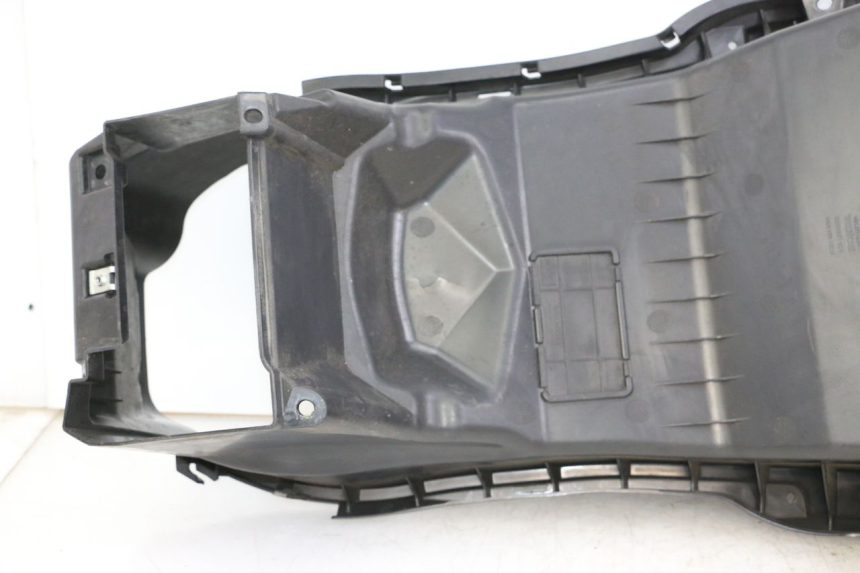 photo de UNDERSEAT STORAGE HONDA FORZA ABS 300 (2013 - 2017) - Surface and material condition