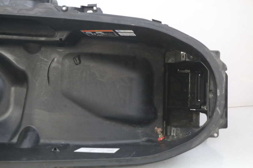 photo de SEAT STORAGE BOX HONDA FORZA 125 (2015 - 2016) - Fixing points details