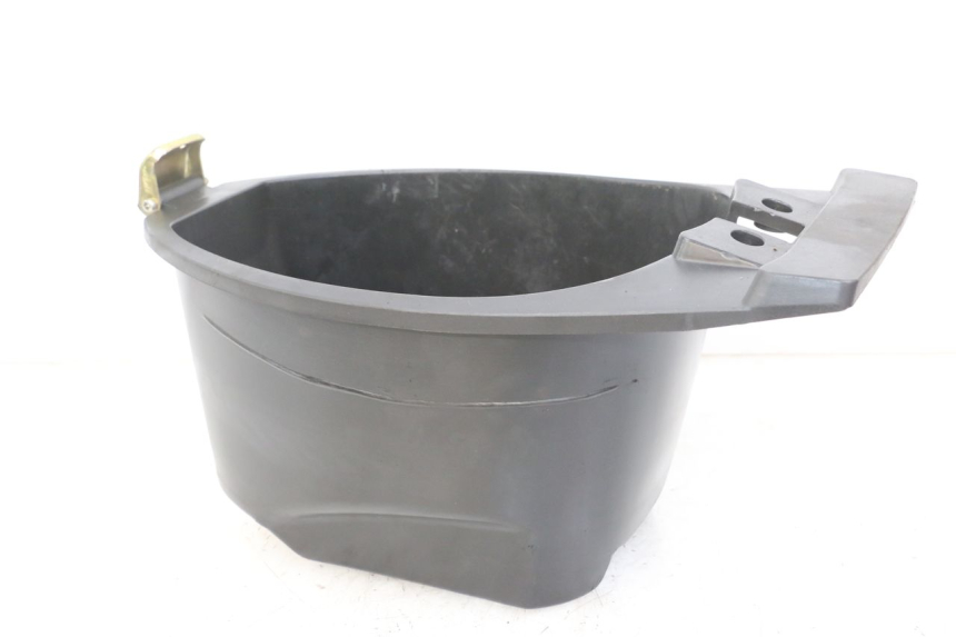 photo de UNDERSEAT STORAGE GOES WIKI 125 (2010 - 2015) - Technical close-up