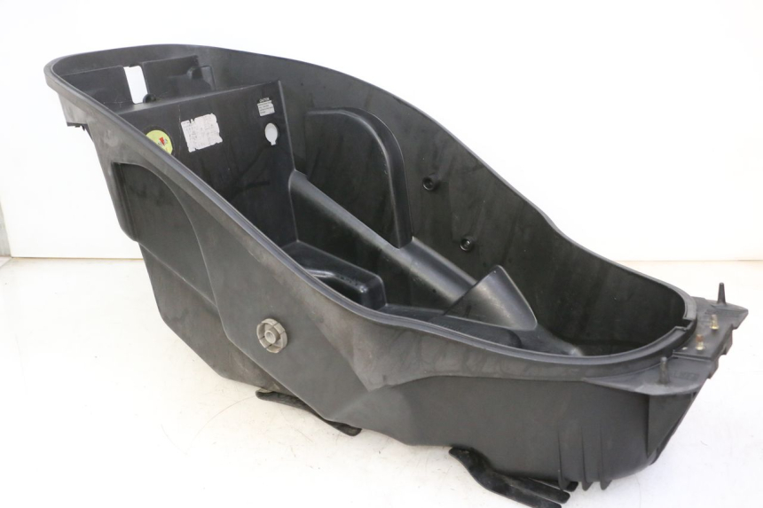 photo de UNDERSEAT STORAGE KYMCO GRAND DINK 125 (2002 - 2007) - Zoom on usage condition