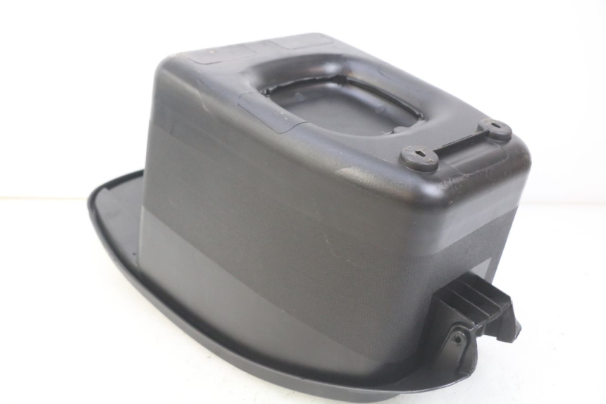 photo de SEAT STORAGE BOX JM MOTORS GT LINE 4T 50 (2021 - 2023) - Technical close-up