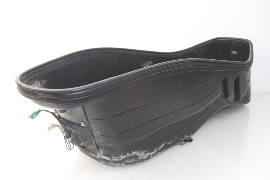 photo de UNDERSEAT STORAGE SYM GTS EFI ABS 125 (2012 - 2016) - Technical close-up