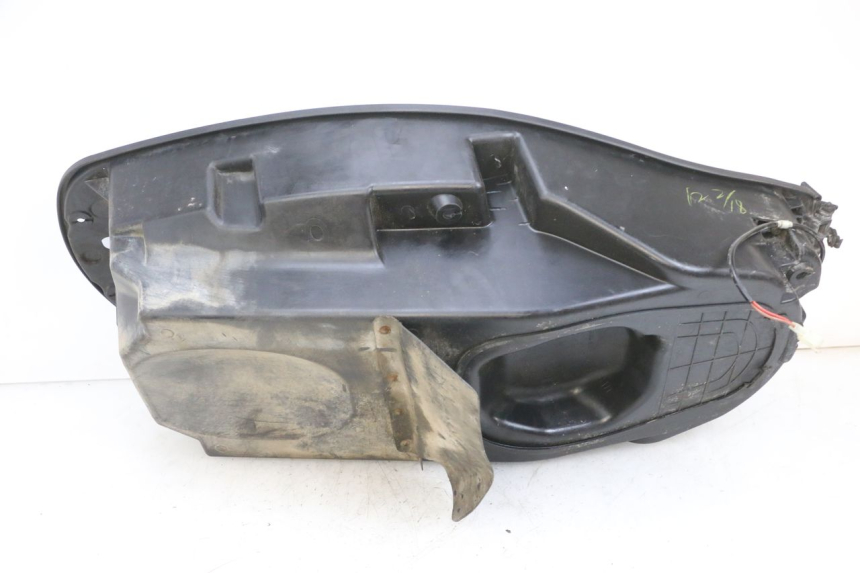 photo de UNDERSEAT STORAGE SYM GTS EVO 125 (2009 - 2013) - Technical close-up