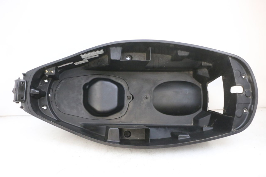 photo de UNDERSEAT STORAGE SYM GTS EVO 125 (2009 - 2013) - Fixing points details