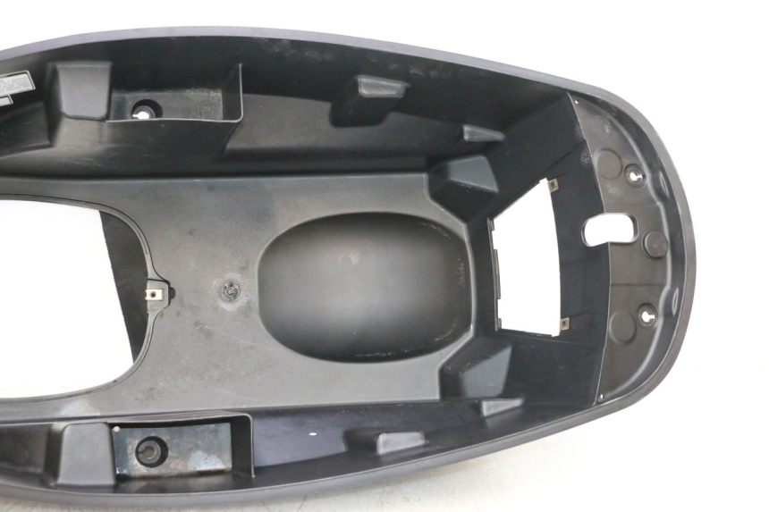 photo de UNDERSEAT STORAGE SYM GTS EVO 125 (2009 - 2013) - Zoom on usage condition