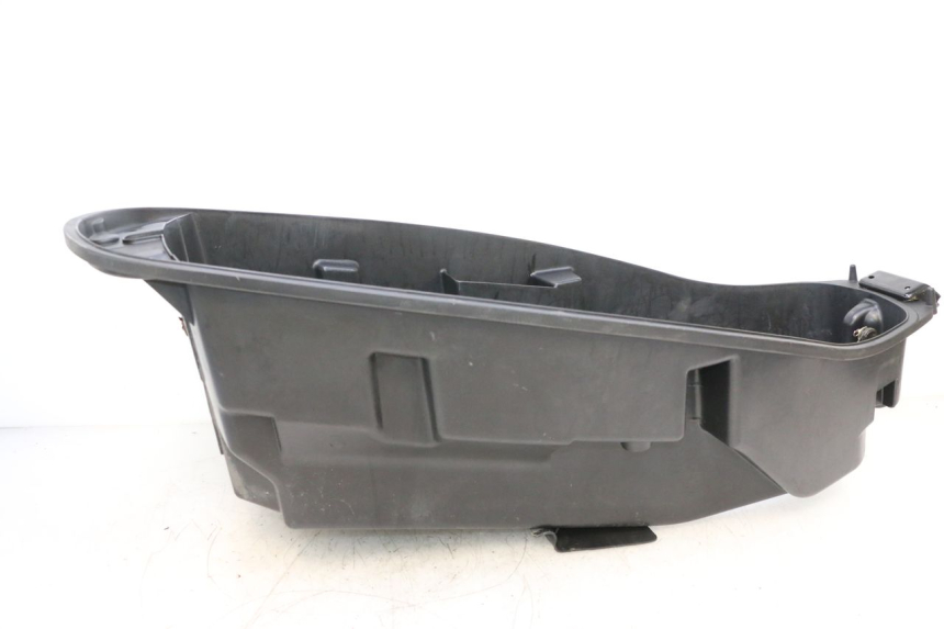 photo de UNDERSEAT STORAGE SYM GTS EVO 125 (2009 - 2013) - Alternative perspective