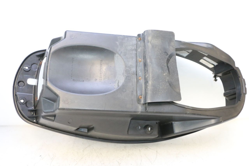 photo de UNDERSEAT STORAGE SYM GTS EVO 125 (2009 - 2013) - Fixing points details