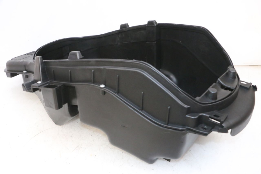 photo de UNDERSEAT STORAGE JM MOTORS GTS 125 (2015 - 2019) - Zoom on usage condition