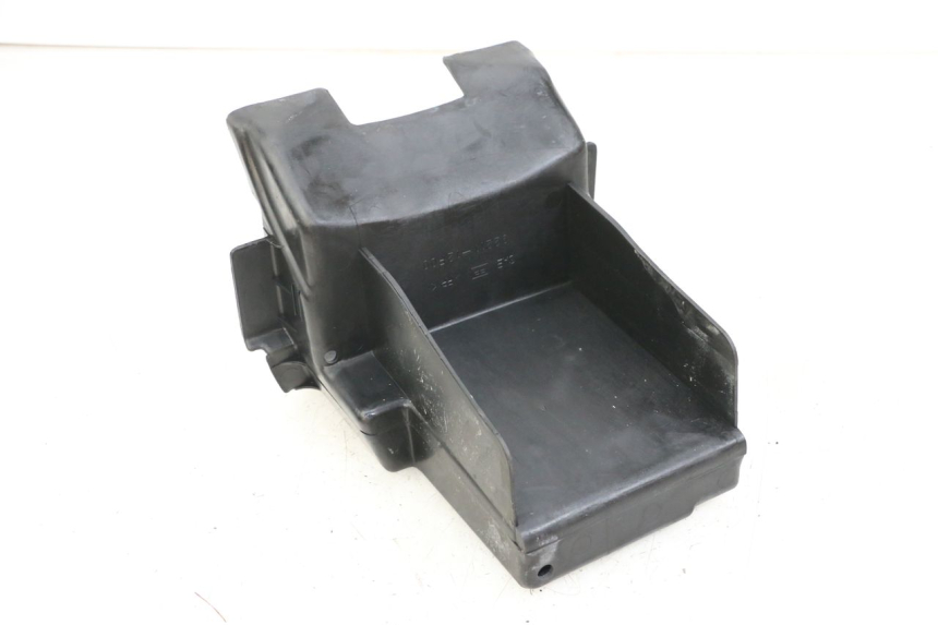 photo de UNDERSEAT STORAGE SUZUKI GZ MARAUDER 125 (1998 - 2004) - Component detail