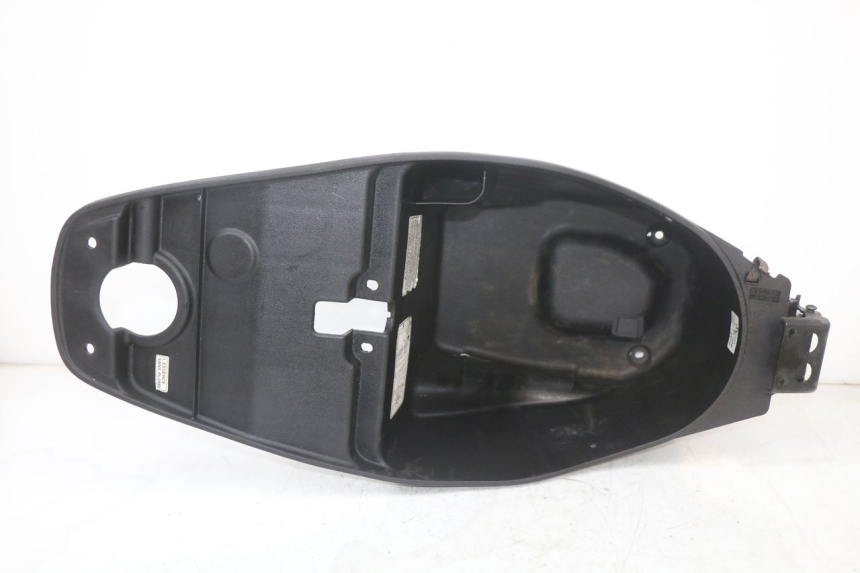 photo de UNDERSEAT STORAGE HONDA NES AROBASE 125 (2000 - 2003) - Technical close-up
