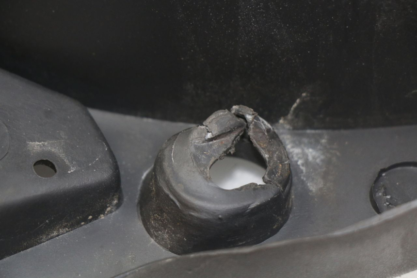 photo de UNDERSEAT STORAGE HAOTIAN HT125T-2 125 - Component detail