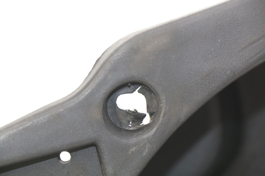 photo de UNDERSEAT STORAGE HAOTIAN HT125T-2 125 - Technical close-up