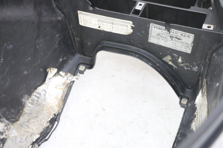 photo de UNDERSEAT STORAGE PIAGGIO IE MP3 YOURBAN 300 (2011 - 2016) - Markings and original references