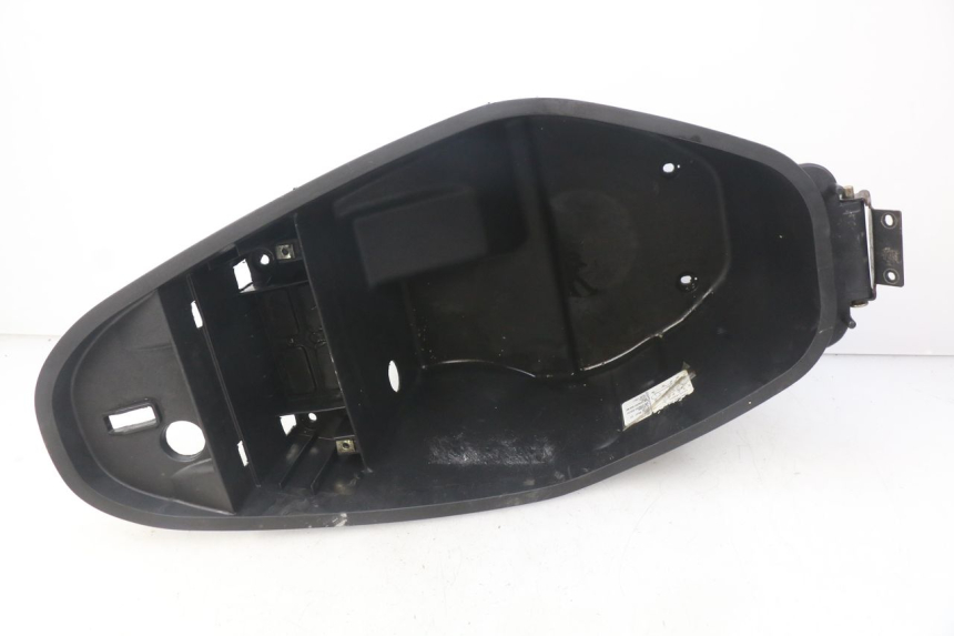 photo de SEAT STORAGE BOX RIDE KALLIO 50 (2010 - 2019) - Fixing points details