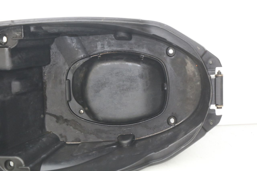 photo de SEAT TRUNK PEUGEOT KISBEE 2T 50 (2010 - 2017) - Surface and material condition