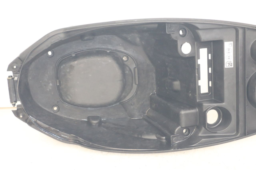 photo de SEAT STORAGE BOX PEUGEOT KISBEE 2T 50 (2018 - 2022) - Product overview