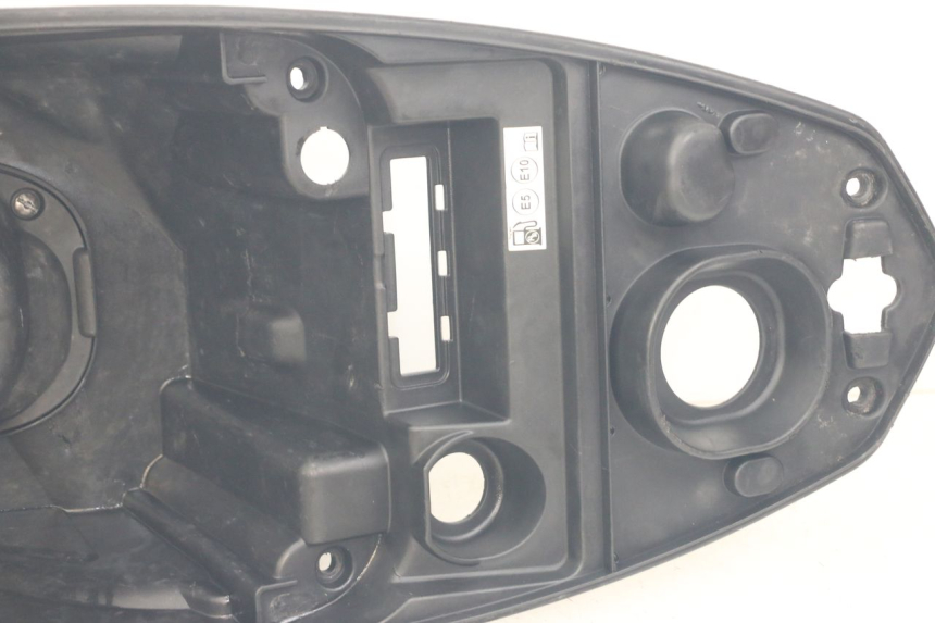 photo de SEAT STORAGE BOX PEUGEOT KISBEE 2T 50 (2018 - 2022) - Fixing points details