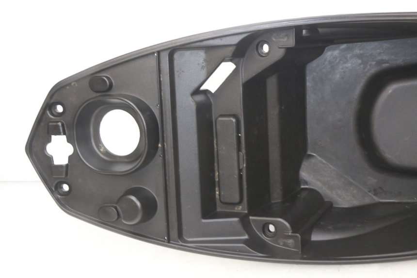 photo de SEAT STORAGE BOX PEUGEOT KISBEE 4T 50 (2018 - 2022) - Technical close-up