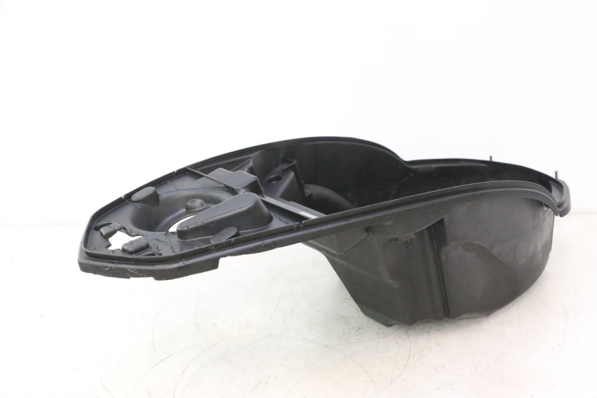 photo de UNDERSEAT STORAGE PEUGEOT KISBEE 4T 50 (2023 - 2026) - Distinctive features