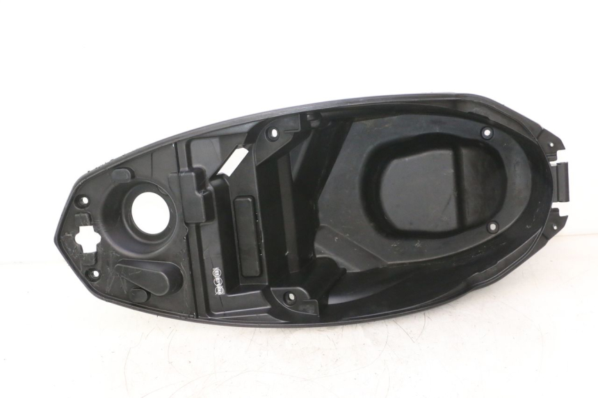 photo de UNDERSEAT STORAGE PEUGEOT KISBEE 4T 50 (2023 - 2026) - Markings and original references