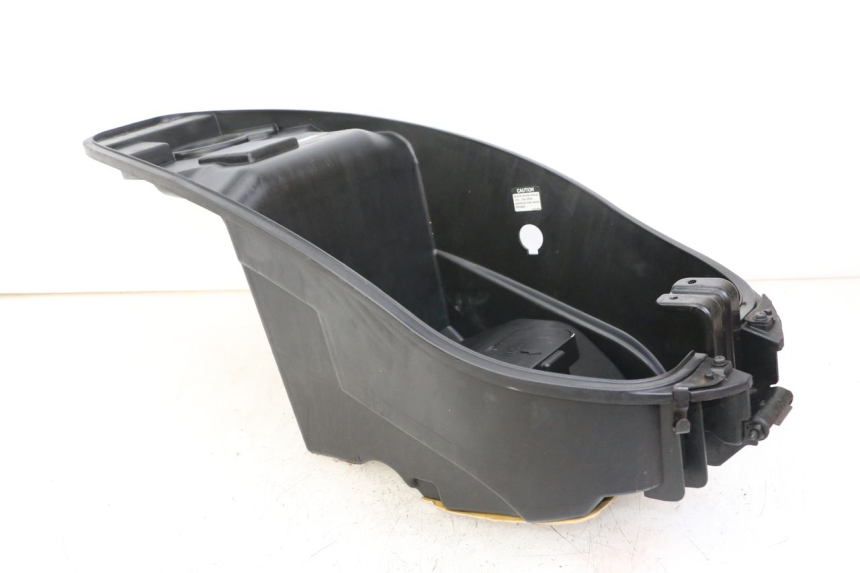 photo de UNDERSEAT STORAGE KYMCO PEOPLE S 125 (2000 - 2008) - Alternative perspective