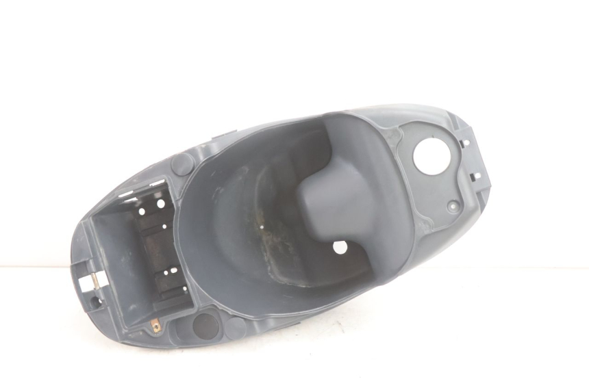 photo de UNDERSEAT STORAGE PIAGGIO LIBERTY 125 (1998 - 2008) - Alternative perspective