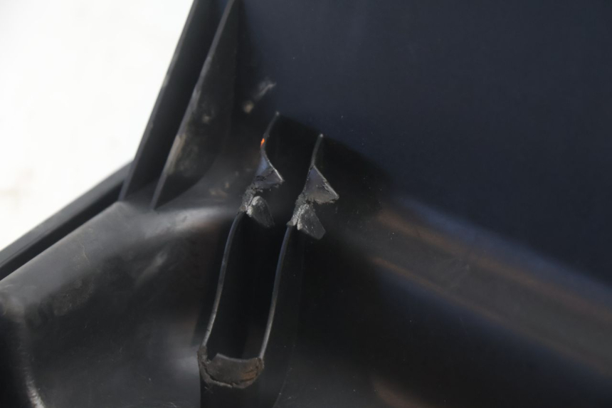 photo de UNDERSEAT STORAGE KYMCO LIKE 125 (2009 - 2016) - Surface and material condition