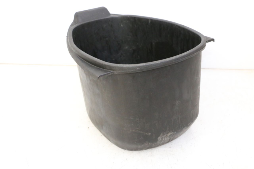 photo de UNDERSEAT STORAGE PIAGGIO LXV 4T 50 (2009 - 2013) - Alternative perspective