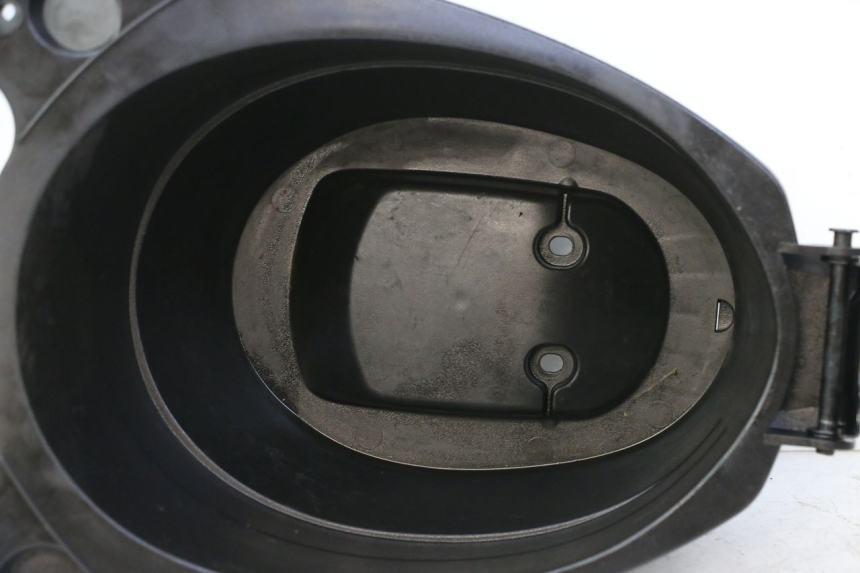 photo de UNDERSEAT STORAGE MBK OVETTO ONE 2T 50 (2013 - 2017) - Technical close-up