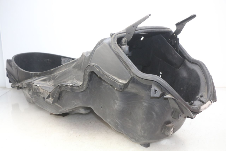 photo de SEAT STORAGE BOX PIAGGIO MP3 LT 300 (2010 - 2016) - Zoom on usage condition
