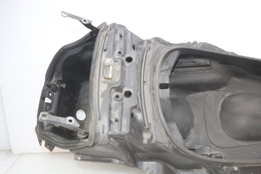 photo de SEAT STORAGE BOX PIAGGIO MP3 LT 300 (2010 - 2016) - Surface and material condition