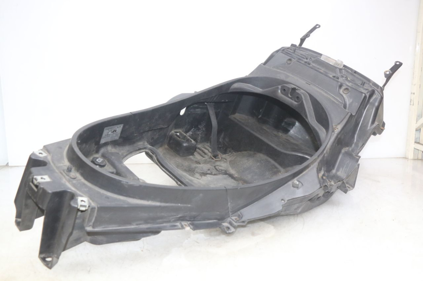 photo de SEAT STORAGE BOX PIAGGIO MP3 LT 400 (2007 - 2012) - Technical close-up