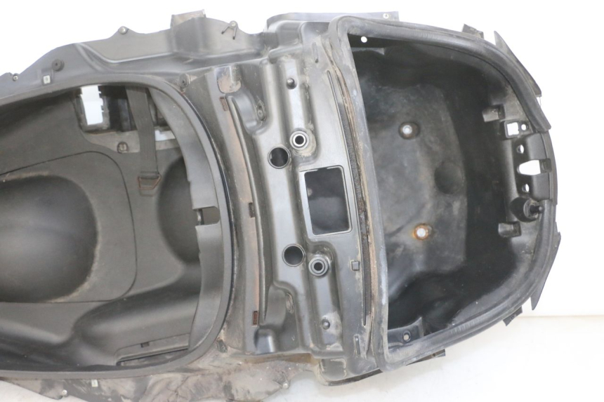 photo de UNDERSEAT STORAGE PIAGGIO MP3 LT 300 (2010 - 2016) - Distinctive features