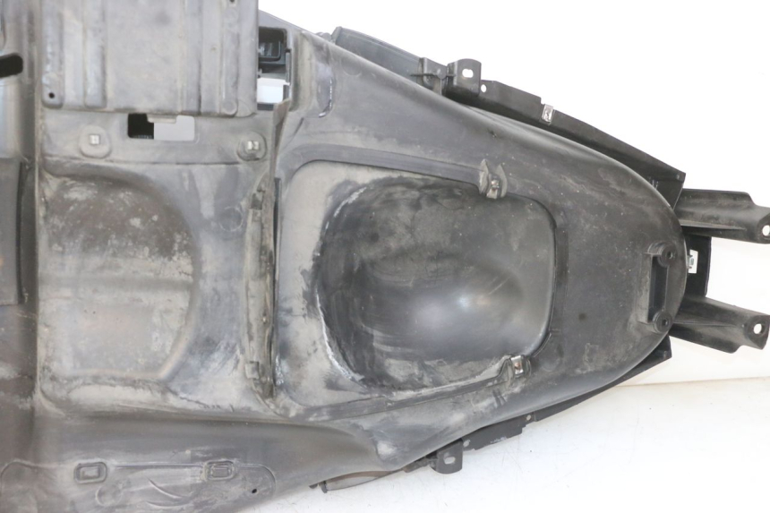 photo de UNDERSEAT STORAGE PIAGGIO MP3 LT 300 (2010 - 2016) - Zoom on usage condition