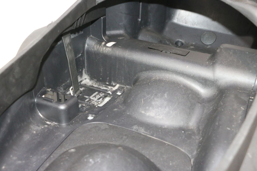 photo de SEAT STORAGE BOX PIAGGIO MP3 LT 300 (2010 - 2016) - Additional view of the item