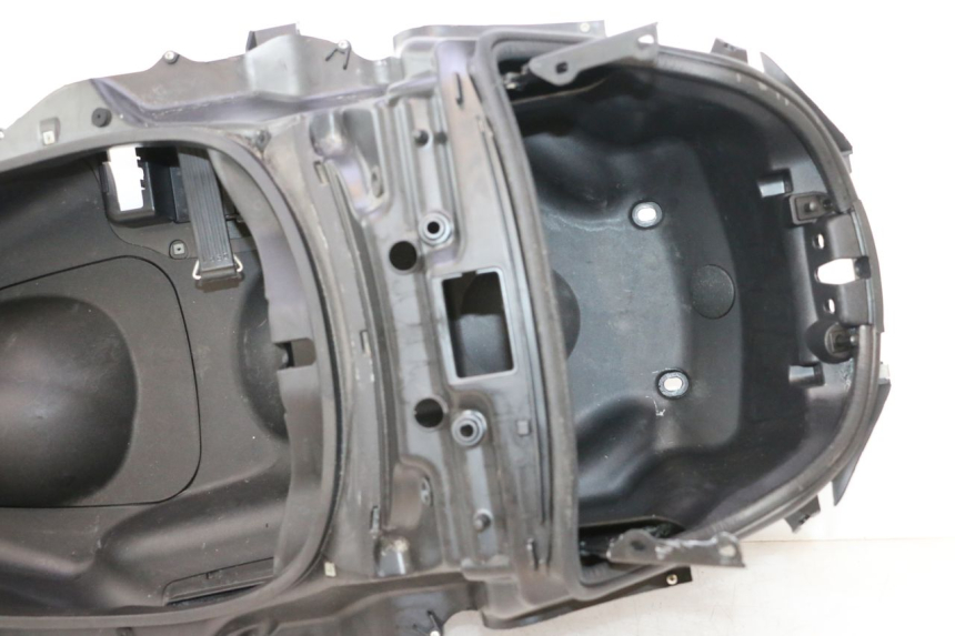photo de SEAT STORAGE BOX PIAGGIO MP3 LT 300 (2010 - 2016) - Detailed visual inspection