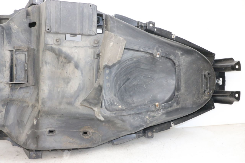photo de UNDERSEAT STORAGE PIAGGIO MP3 125 (2006 - 2014) - Component detail