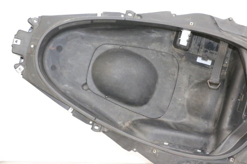 photo de UNDERSEAT STORAGE PIAGGIO MP3 125 (2006 - 2014) - Surface and material condition