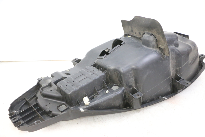 photo de UNDERSEAT STORAGE PIAGGIO MP3 500 (2014 - 2017) - Technical close-up