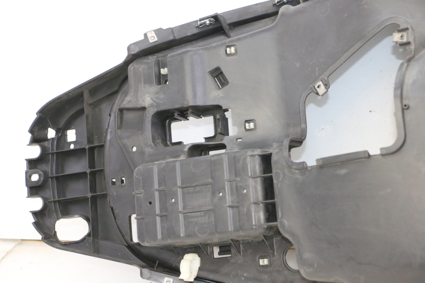 photo de UNDERSEAT STORAGE PIAGGIO MP3 500 (2014 - 2017) - Product overview