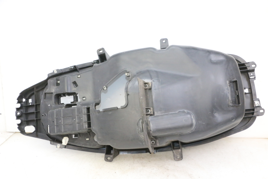 photo de UNDERSEAT STORAGE PIAGGIO MP3 500 (2014 - 2017) - Checked used part
