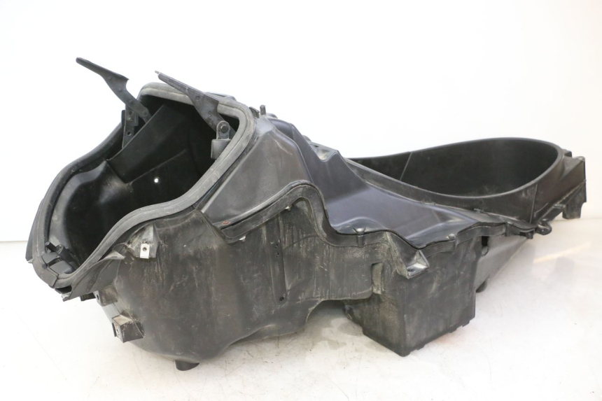 photo de UNDERSEAT STORAGE PIAGGIO MP3 RL 250 (2006 - 2010) - Surface and material condition