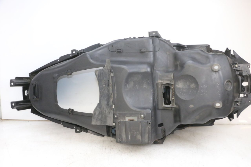 photo de UNDERSEAT STORAGE PIAGGIO MP3 RL 250 (2006 - 2010) - Distinctive features